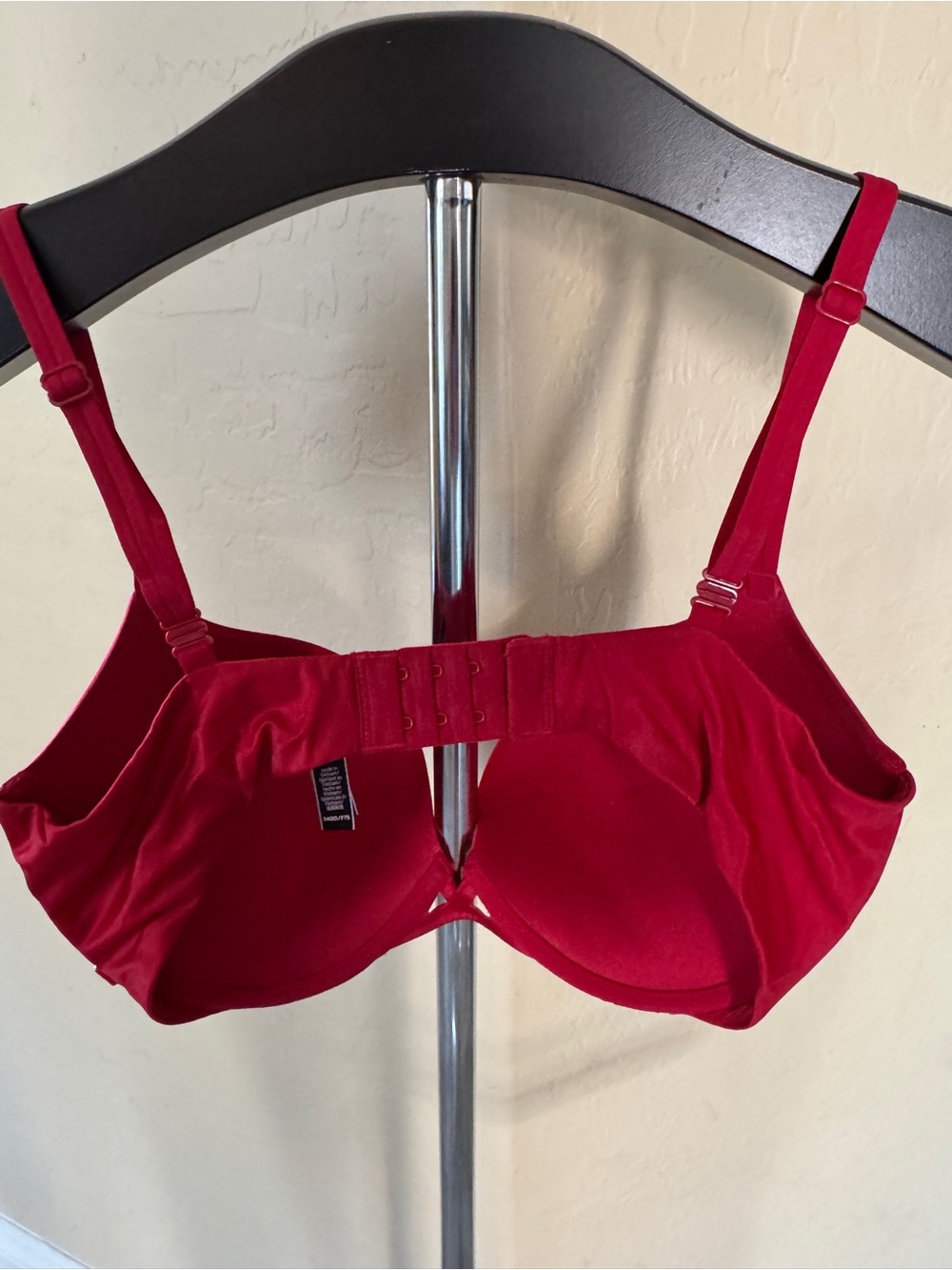 Victoria’s Secret Very Sexy Smooth Push-Up Bra in Red - 34DD NWOT - Picture 4 of 6